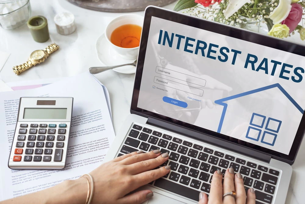 Deposito Koperasi vs Bank: Mengapa Pajak Bunganya Hanya 10% dan Apakah Lebih Aman?