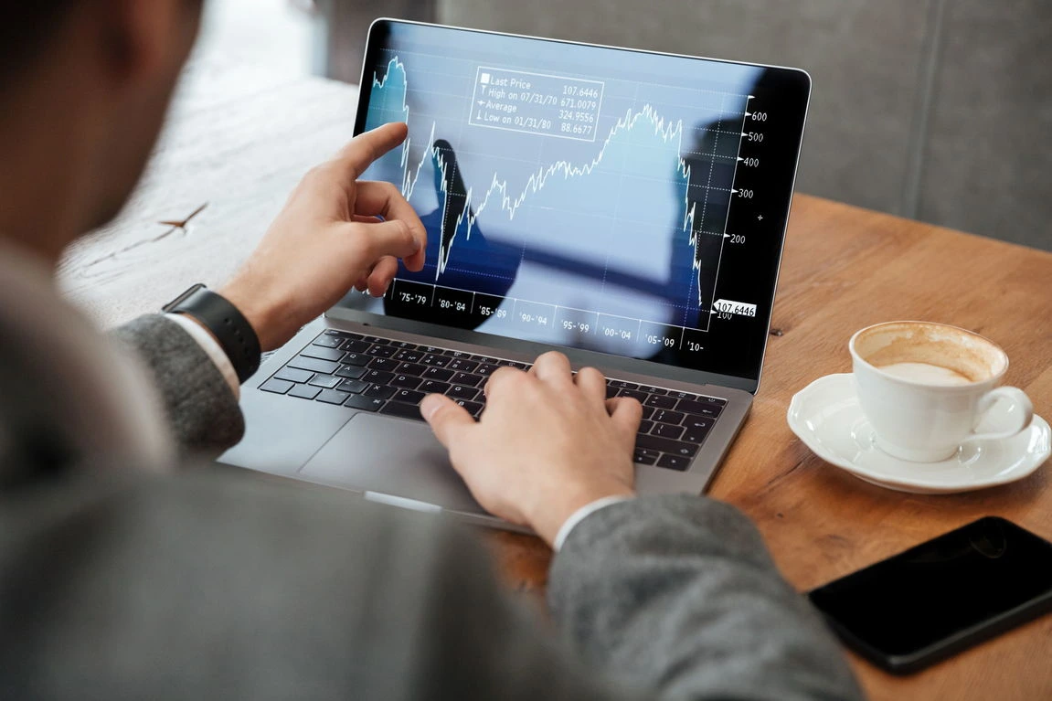 Return Deposito 3% vs Obligasi 7% vs Saham 15%: Mana yang Optimal untuk Dana Pensiun?