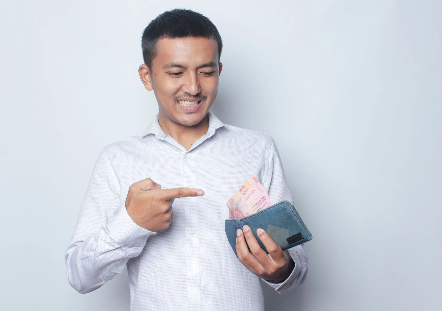 Mengapa Selisih Bunga Deposito dan Pinjaman Bank Bisa Mencapai 10%?